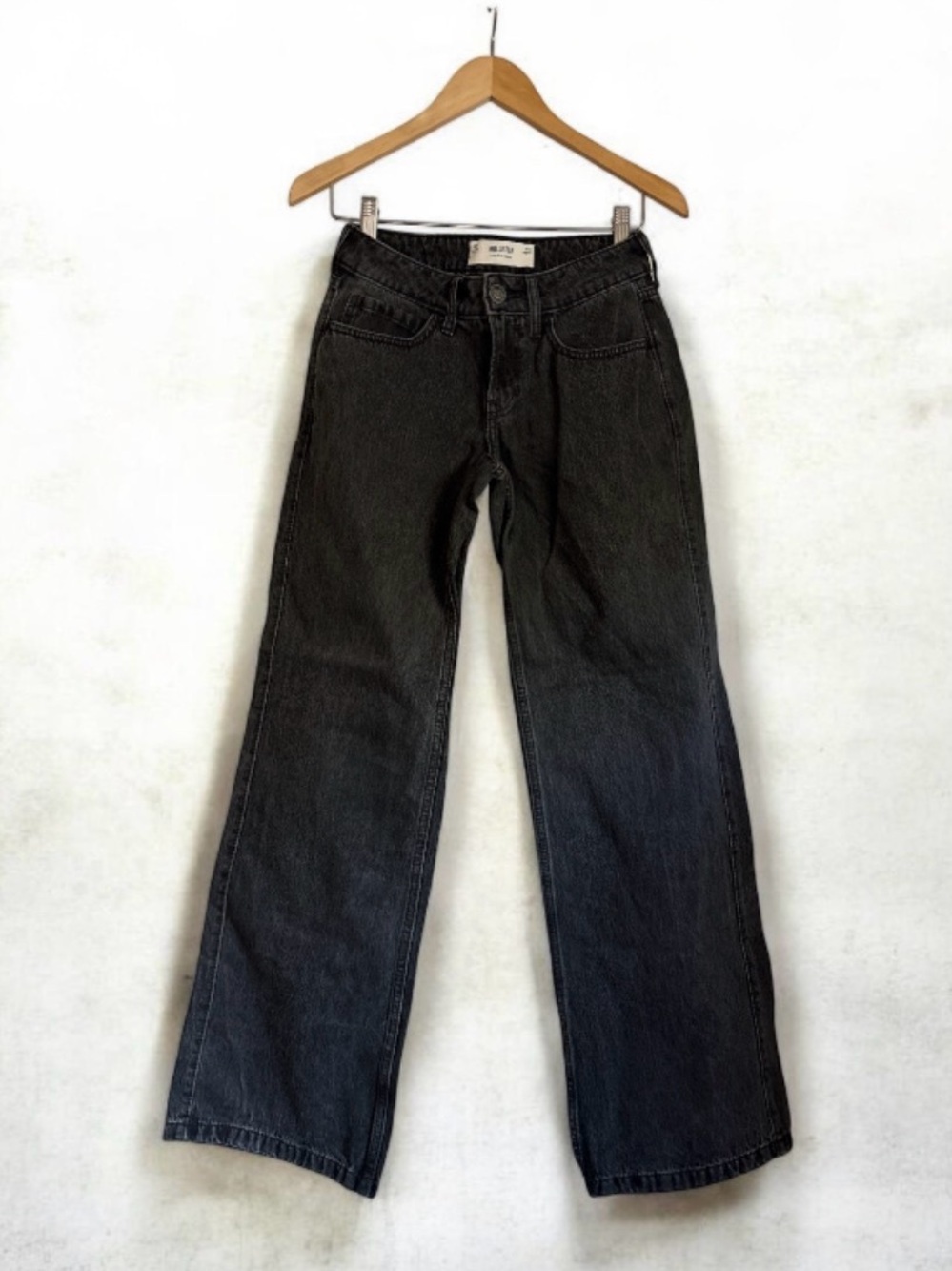 Hollister Low-Rise Baggy Jeans Washed Black Gray Denim Size 000 W23 Regular